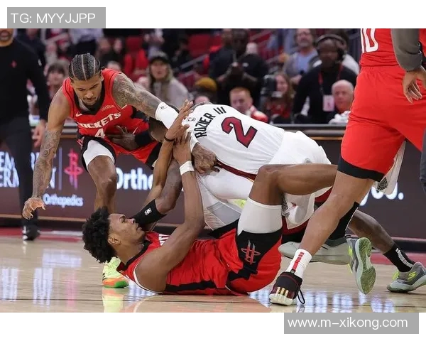 浓眉分享季前赛感受努力适应球队进攻体系并寻找最佳进攻位置