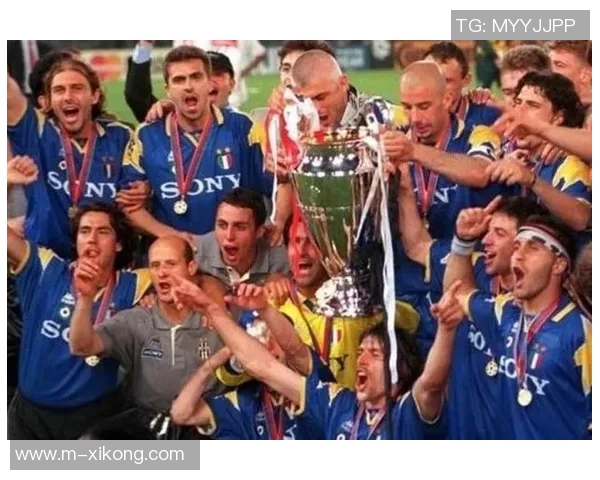 小曼奇尼坚定支持加斯佩里尼罗马有望获得欧冠资格与意杯冠军